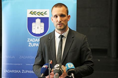 Ministar Erlić za razvoj Ličko senjske županije uručio 633 000 eura