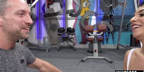 Blonde Teen JessiJek Gets Down And Dirty With A Stranger On The Beach Anal Creampie And Full