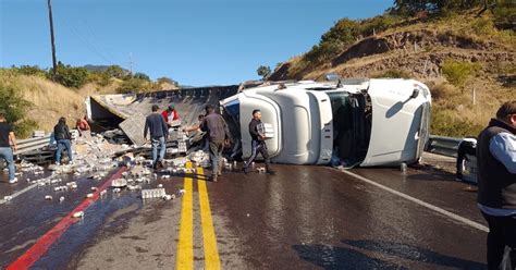 Cierran Autopista Mazatl N Durango Vuelca Tr Iler Cargado De Cerveza