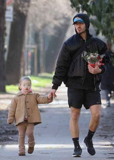 Antonino Spinalbese Dolcissimo Pap Con La Figlia Luna Mar Le Foto