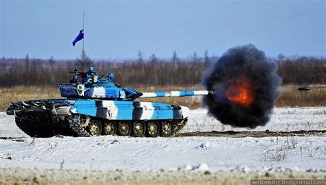 T-72 during Tank Biathlon competition [800x456] : r/MilitaryPorn