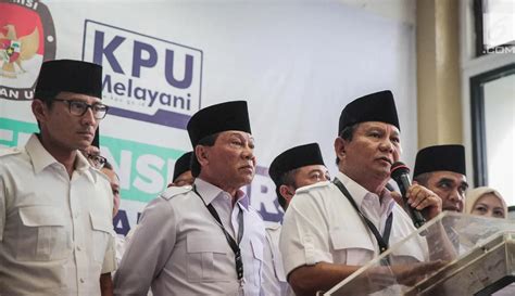 PHOTO Prabowo Beri Keterangan Usai Daftarkan Partainya Untuk Pemilu