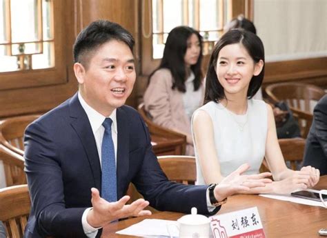 Câu chuyện bất ngờ đến rơi nước mắt về người chồng tỷ phú của hot girl trà sữa đình đám xứ Trung