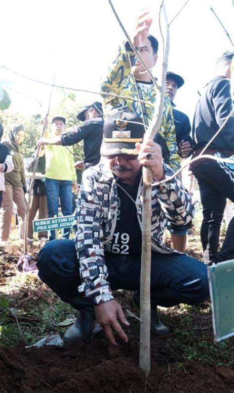 4 000 Bibit Pohon Ditanam Di Lahan Kritis Tonasa Ujung Jari