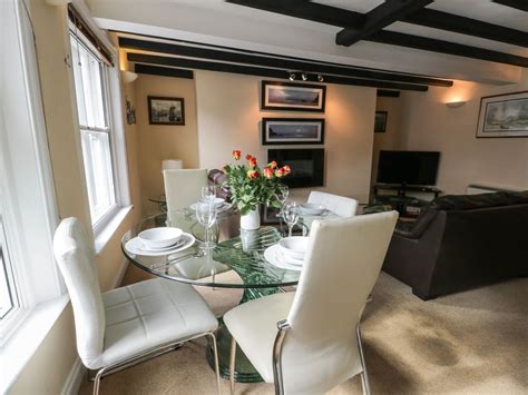 Sea Shanty In Whitby North Yorkshire Cottages And Lodges