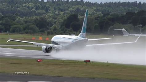 Cet avion Boeing décolle à la verticale Impressionnant Vidéo