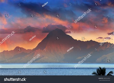 19 Mont Orohena Images, Stock Photos, 3D objects, & Vectors | Shutterstock