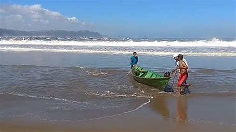 Gelombang Tinggi Sembilan Kapal Nelayan Di Tulungagung Rusak Digulung