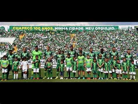 Así Fue El Homenaje A Los Sobrevivientes Y Familiares De Los Fallecidos En El Chapecoense Fotos