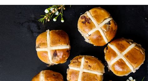 Hot Cross Buns hagyományos angol húsvéti recept