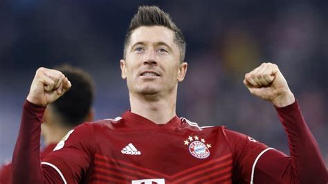 Robert Lewandowski Blisko Barcelony Kolejne Media Poda Y Dat