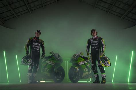 Kawasaki Racing Team Worldsbk Alex Lowes En Axel Bassani Onthullen Hun