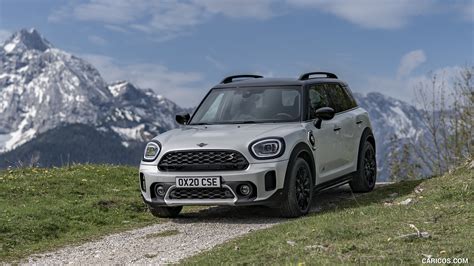 2021 MINI Countryman SE ALL4 Plug-In Hybrid - Front Three-Quarter | Caricos