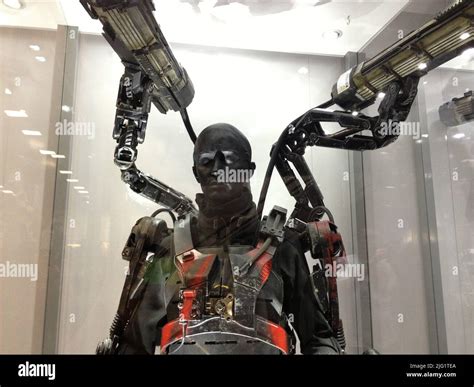 Emily Blunt Edge Of Tomorrow 2014 Stock Photo Alamy