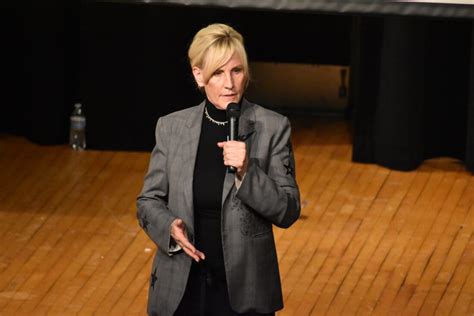 Erin Brockovich Meets With East Palestine Residents News Sports