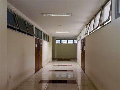 Premium Photo University Hallway In A Build In A University