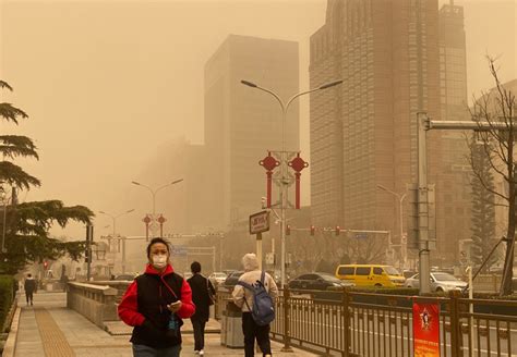 中国に最近10年で最大規模の黄砂 北京の街並みかすむ：朝日新聞デジタル