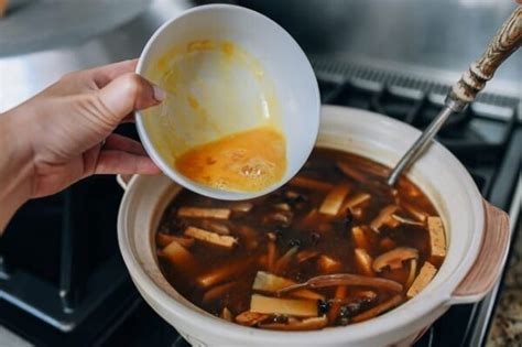 Vegetarian Hot Sour Soup Easy Recipe The Woks Of Life
