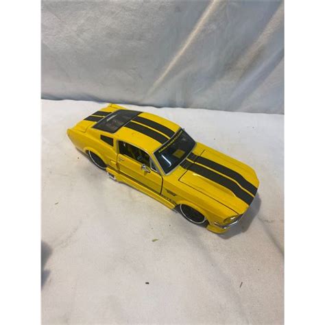 1967 Ford Mustang 1:24 diecast car