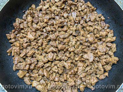 Пирог из слоеного теста с мясом, картофелем и морковью. Рецепт с фото
