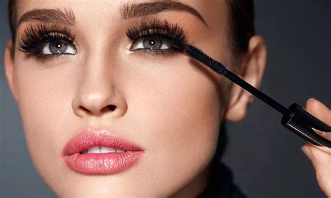 How To Make Your Eyes Appear Bigger With Makeup