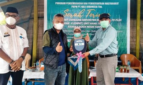 PT Vale Serahkan Bantuan Alsintan Kepada Masyarakat Di Kecamatan