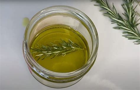 How to Make & Use an Effective DIY Rosemary Oil for Hair | Upstyle