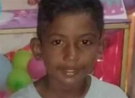 Criança de 8 anos morre após ter o pescoço cortado por uma linha de