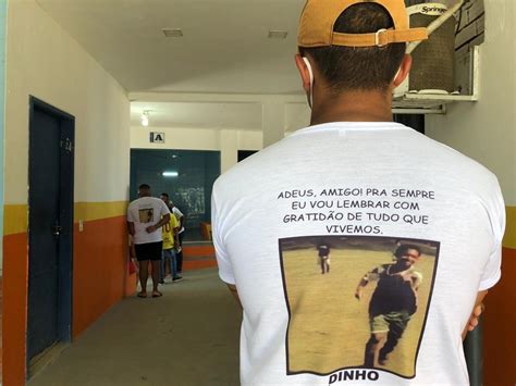 Fotos Velório de jovens negros mortos em abordagem da PM no RJ 14 12