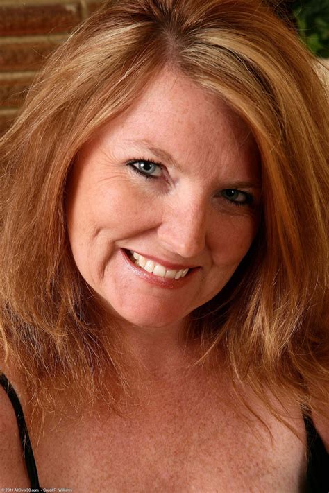 Horny Mature With A Big Ass Stacie Flaunts Her Hot Muff After Stripping