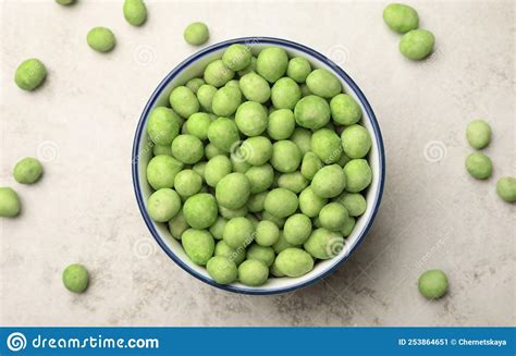 Deliciosos Cacahuetes Recubiertos De Wasabi Sobre La Mesa Tumbado Plano