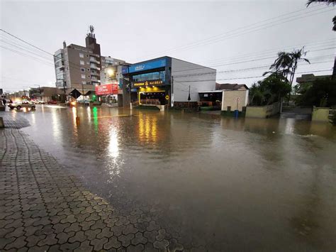 Chuva Causa Alagamento Em Ruas De Jaragu E Guaramirim Di Rio Da Jaragu