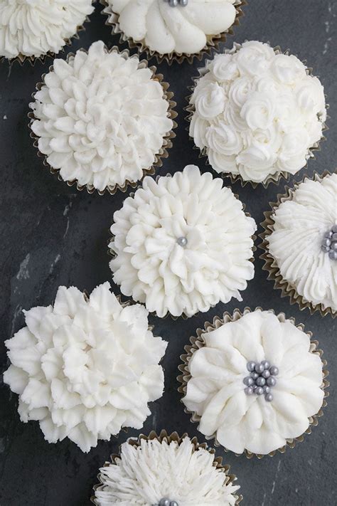 Easy White Wedding Cupcakes {With Buttercream} - CakeWhiz