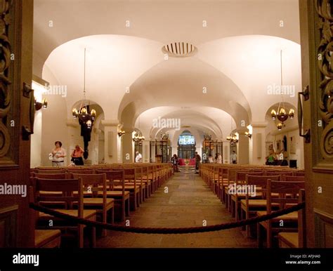 England london st pauls crypt hi-res stock photography and images - Alamy