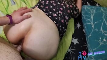 Esta chica gime de sexo caliente Entonces ella expía los pecados antes de Navidad XVIDEOS