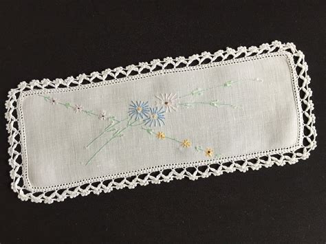 Australian Vintage Collectible Hand Embroidered Linen Sandwich Doily