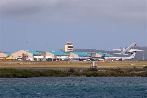 Queen Beatrix Aruba International Airport (TNCA/AUA)