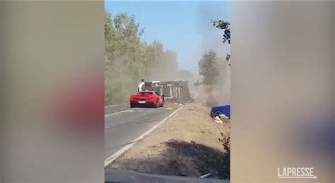 Sardegna Incidente Mortale Tra Ferrari E Camper Il Video Dello Scontro