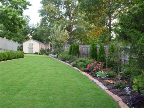 Landscape Along Chain Link Fence Fence Landscaping Backyard Landscaping Landscaping Along Fence