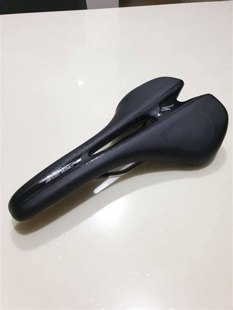 Specialized Toupe Saddle Expert 143mm Like New Sports Equipment