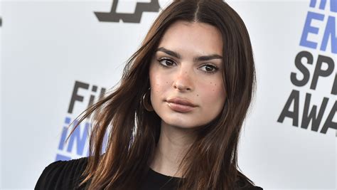 Emily Ratajkowski W Nagiej Sukience Wygl Da Jak W Bikini Moda