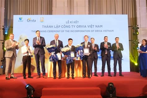 De Heus Orvia Và Lan Chi Thành Lập Công Ty Vịt Giống Chất Lượng Cao