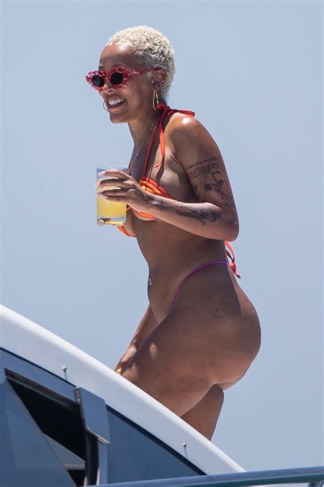 DOJA CAT In Bikini And J Cyrus At A Yacht In Los Cabos 06 09 2023