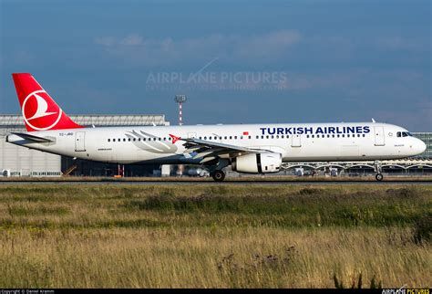 TC JRD Turkish Airlines Airbus A321 at Düsseldorf Photo ID 865783