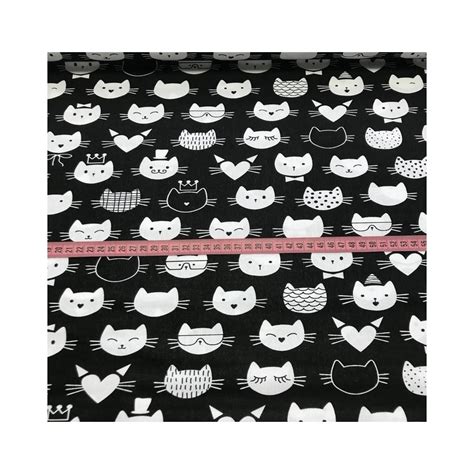 Tissu Têtes de Chats sur Fond Noir Textile de la nuit