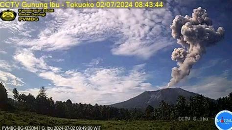 Gunung Ibu Erupsi Beruntun Pagi Ini Ketinggian Abu Vulkanis Capai 3