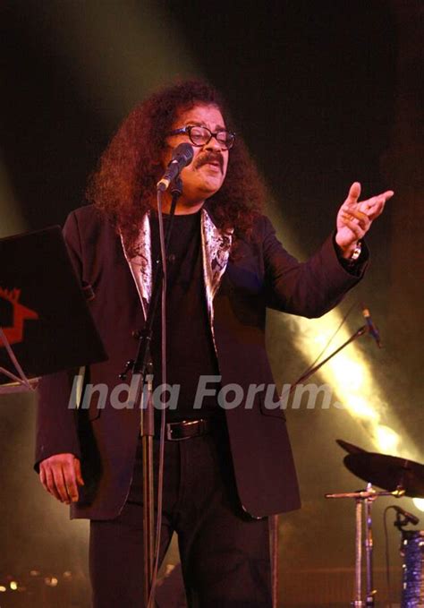 Playback singer Hariharan's Live at the Qutub Festival,in New Delhi Photo