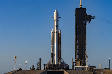 Spacex On Twitter Falcon Heavy Is Vertical On Lc A In Florida Ahead