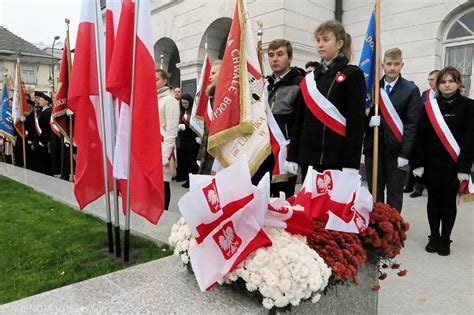 Kwiaty pod pomnikiem rosół z gęsiny i wspólne koncertowanie Płock w