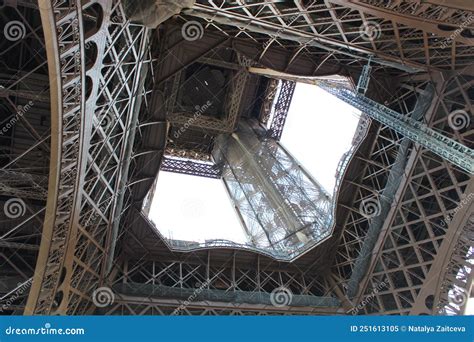 Vue Tour Eiffel Du Dessous Paris France Image Stock Image Du Europe